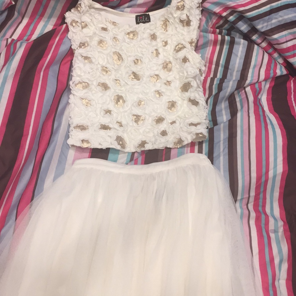 A 2 piece dress